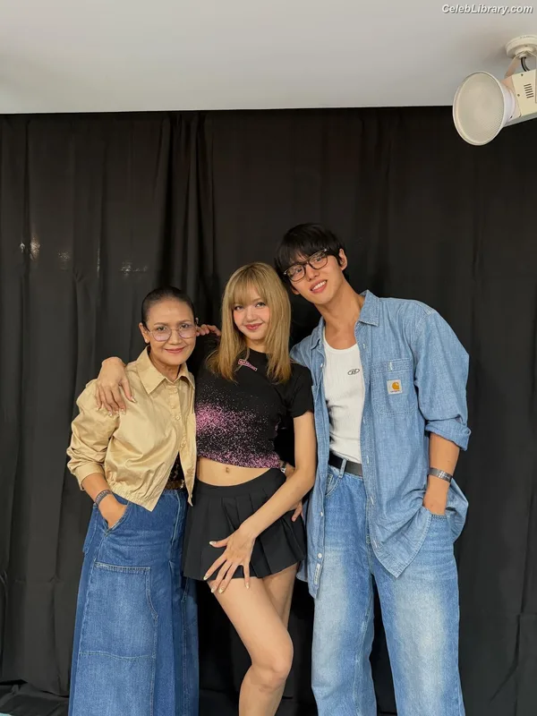 Lisa  BLΛƆKPIИK (Blackpink) photo 6 of 6190