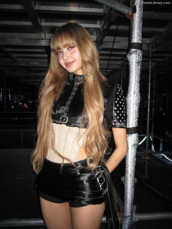 Lisa  BLΛƆKPIИK (Blackpink) photo 16 of 6190