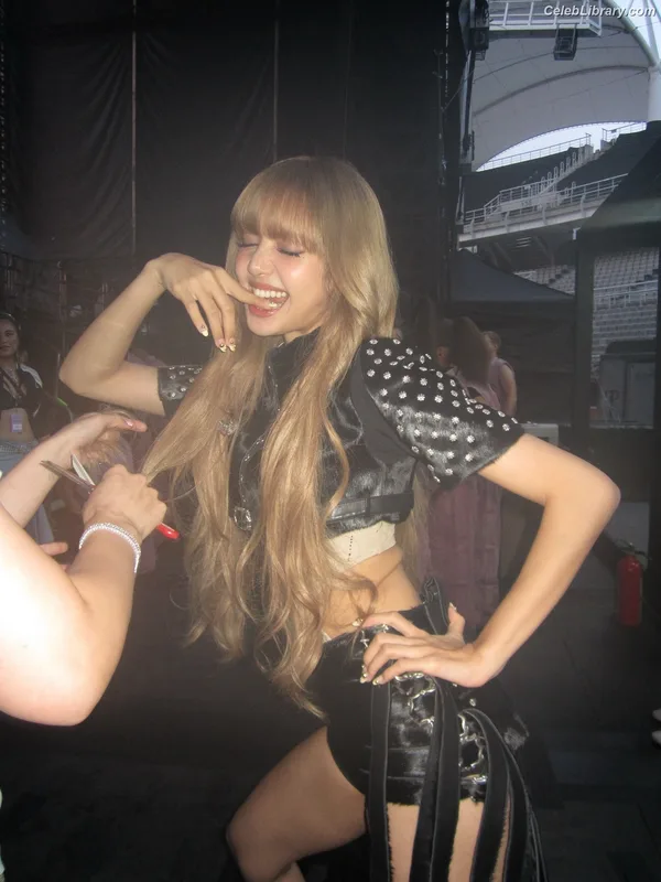 Lisa  BLΛƆKPIИK (Blackpink) photo 18 of 6190