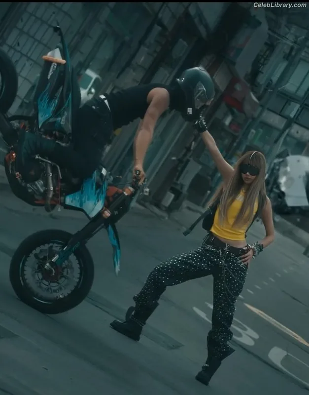 Lisa  BLΛƆKPIИK (Blackpink) photo 24 of 6190