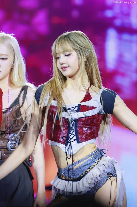 Lisa  BLΛƆKPIИK (Blackpink) photo 4 of 6190