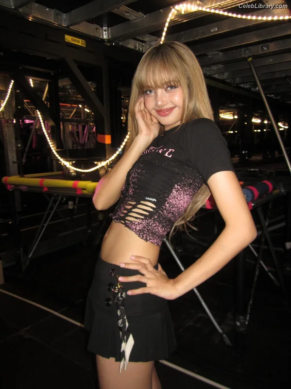 Lisa  BLΛƆKPIИK (Blackpink) photo 10 of 6190