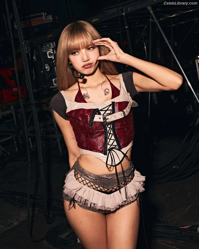 Lisa  BLΛƆKPIИK (Blackpink) photo 2 of 6190