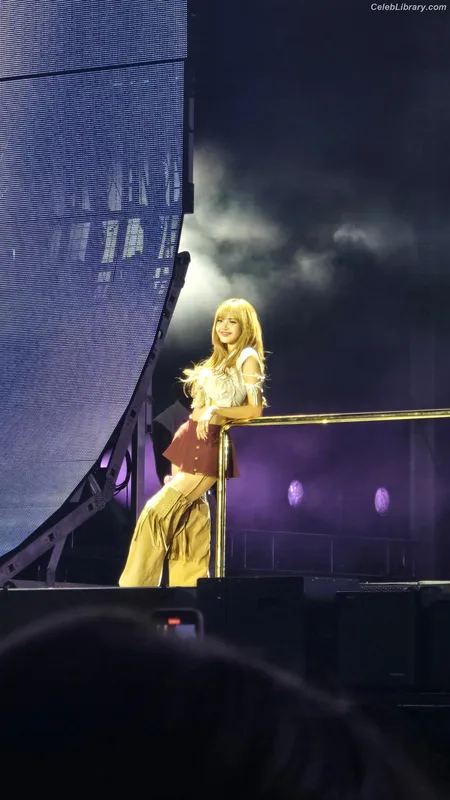 Lisa  BLΛƆKPIИK (Blackpink) photo 23 of 6190
