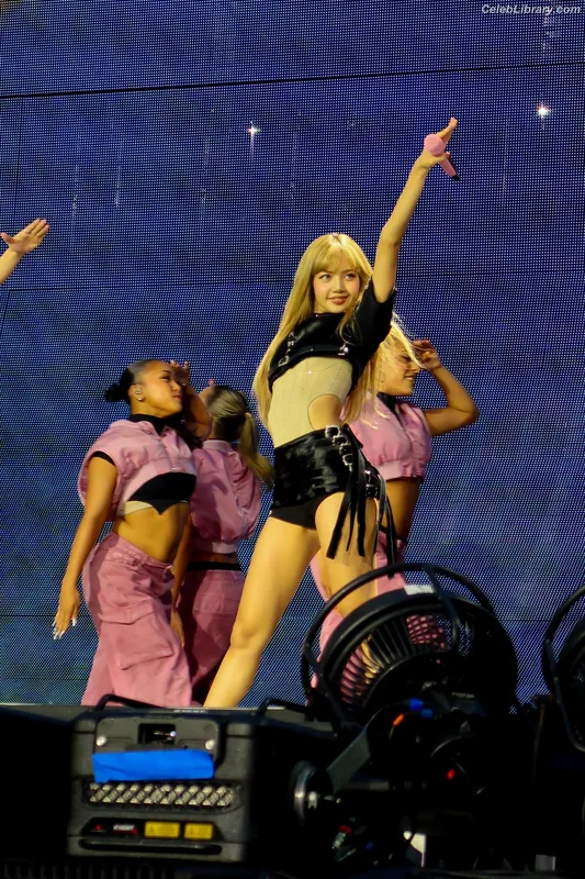 Lisa  BLΛƆKPIИK (Blackpink) photo 8 of 6190
