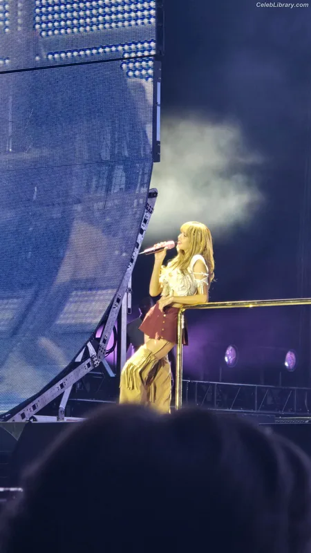 Lisa  BLΛƆKPIИK (Blackpink) photo 13 of 6190