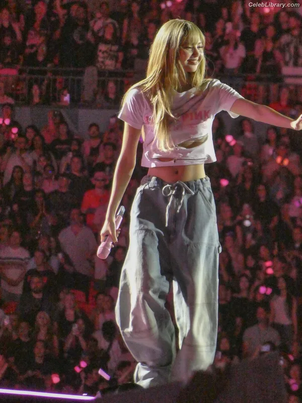 Lisa  BLΛƆKPIИK (Blackpink) photo 20 of 6190