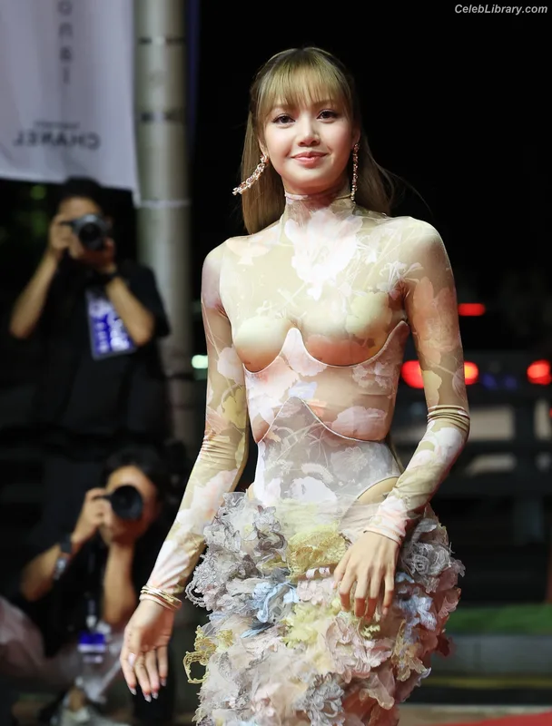 Lisa  BLΛƆKPIИK (Blackpink) photo 10 of 6190
