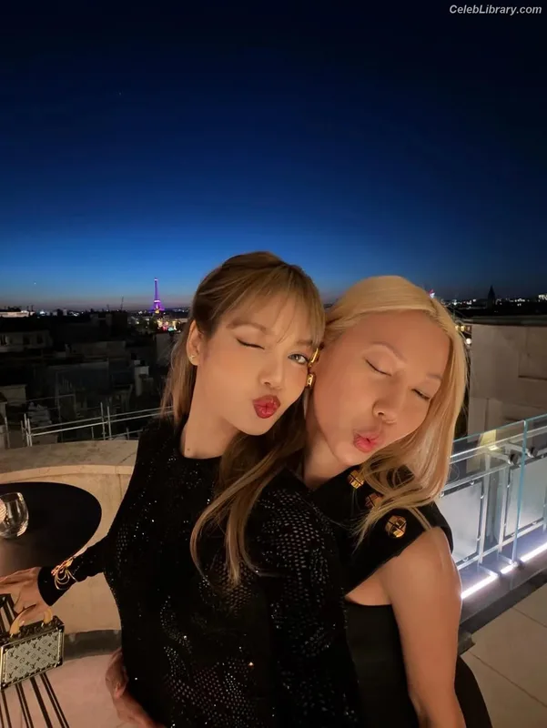 Lisa  BLΛƆKPIИK (Blackpink) photo 1 of 6190