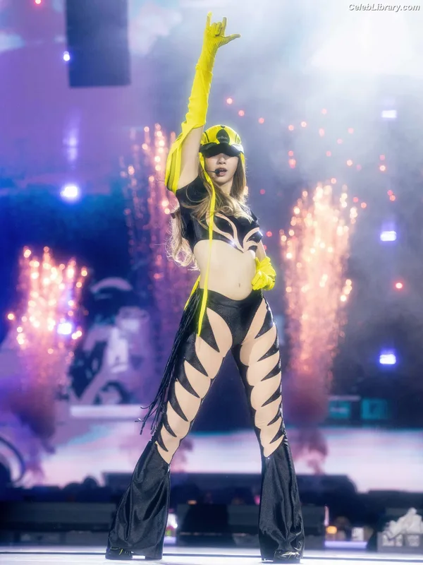 Lisa  BLΛƆKPIИK (Blackpink) photo 13 of 6190