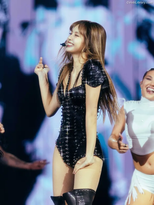 Lisa  BLΛƆKPIИK (Blackpink) photo 3 of 6190