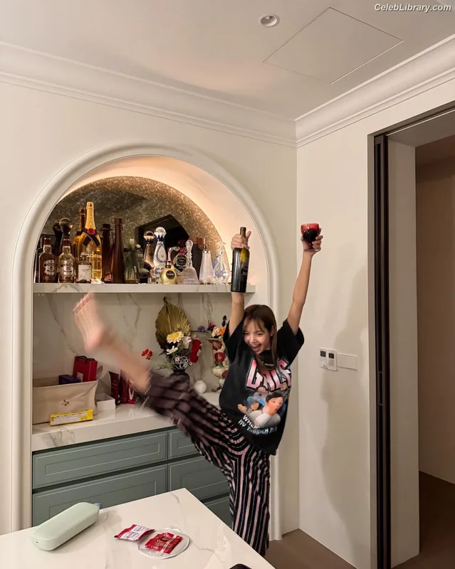 Lisa  BLΛƆKPIИK (Blackpink) photo 20 of 6190