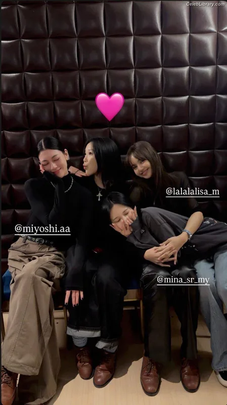 Lisa  BLΛƆKPIИK (Blackpink) photo 2 of 6190