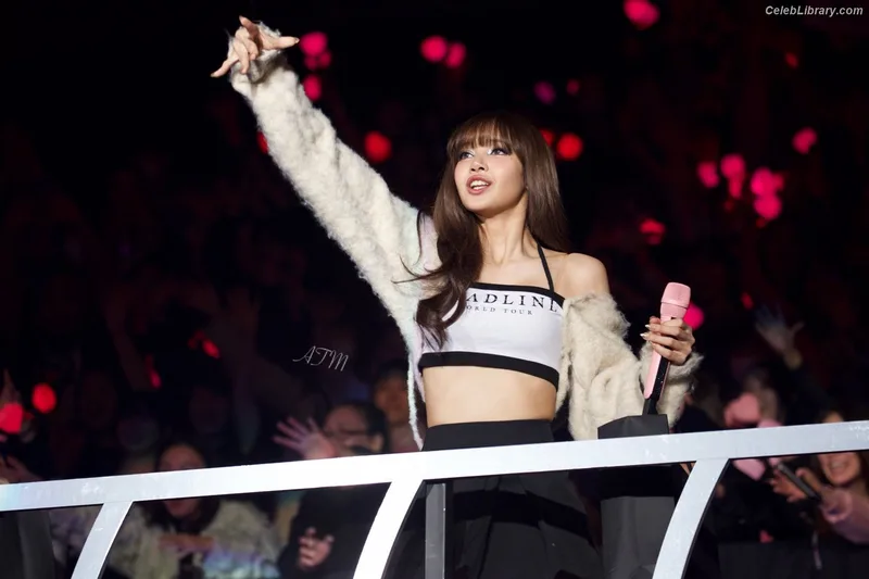 Lisa  BLΛƆKPIИK (Blackpink) photo 10 of 6190