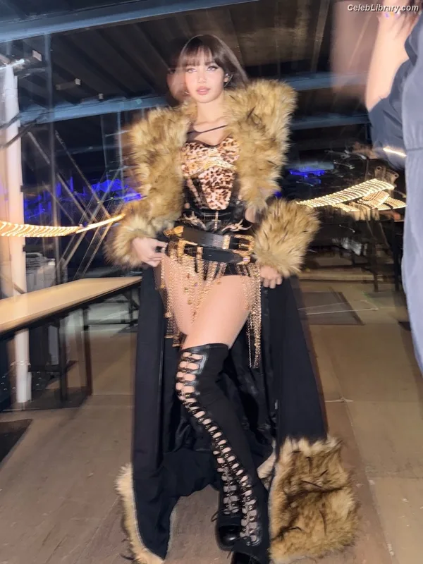 Lisa  BLΛƆKPIИK (Blackpink) photo 14 of 6190