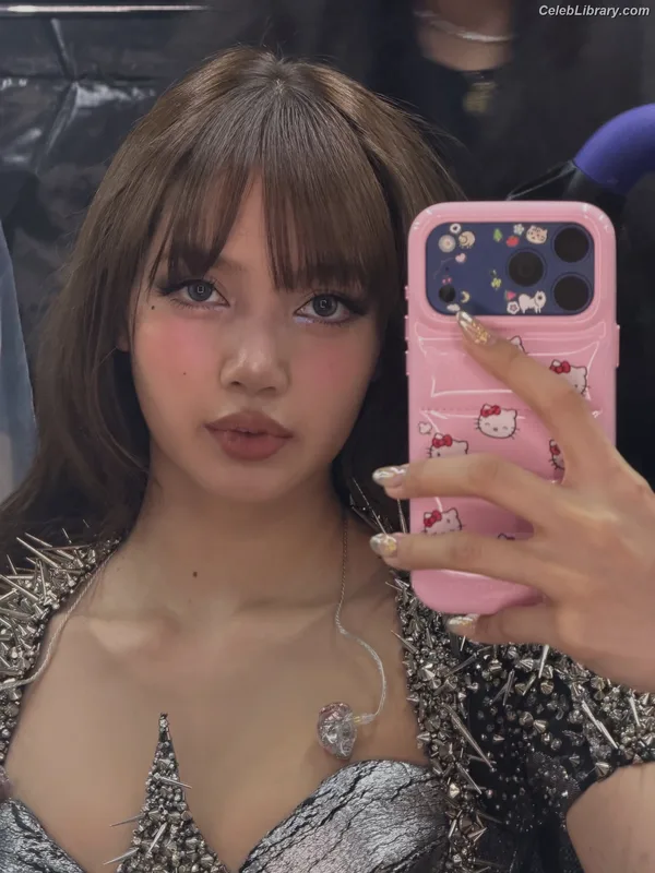 Lisa  BLΛƆKPIИK (Blackpink) photo 4 of 6190