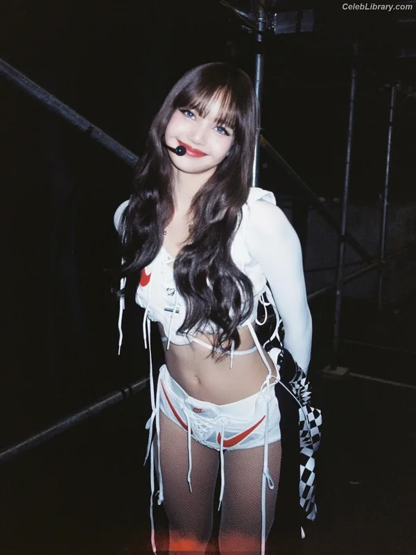Lisa  BLΛƆKPIИK (Blackpink) photo 9 of 6190