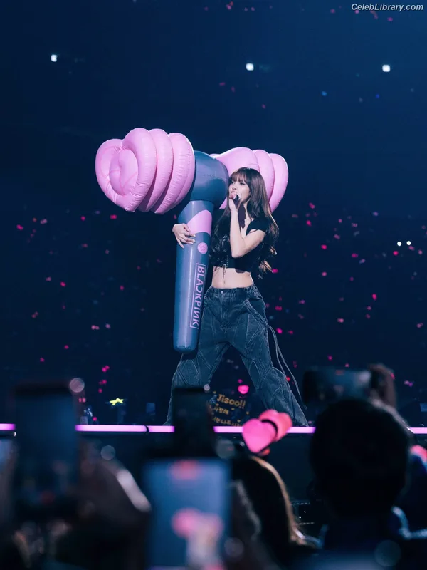 Lisa  BLΛƆKPIИK (Blackpink) photo 12 of 6190