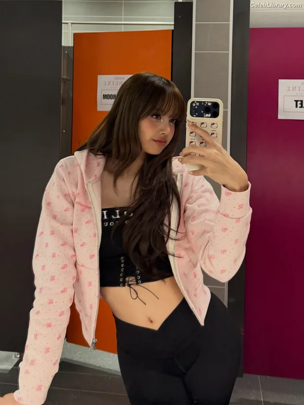 Lisa  BLΛƆKPIИK (Blackpink) photo 14 of 6190