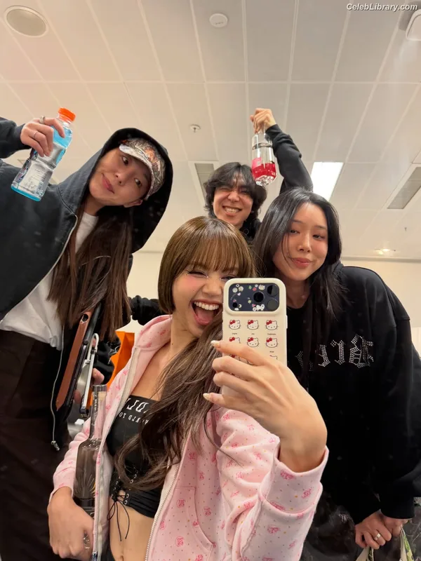 Lisa  BLΛƆKPIИK (Blackpink) photo 21 of 6190