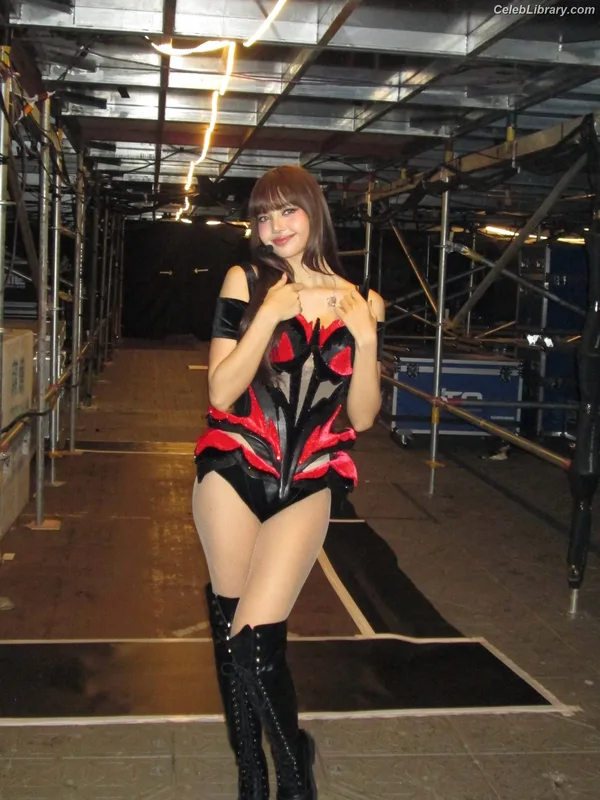 Lisa  BLΛƆKPIИK (Blackpink) photo 4 of 6190