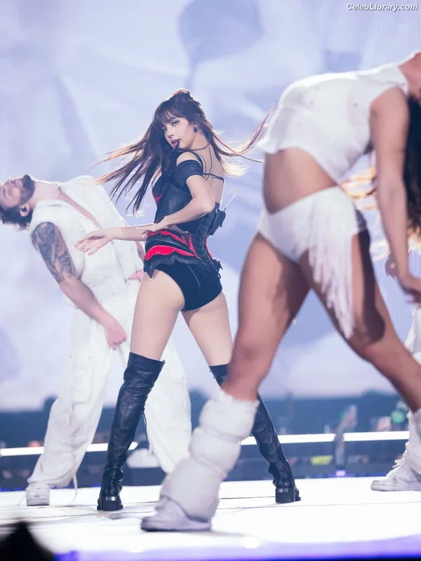 Lisa  BLΛƆKPIИK (Blackpink) photo 7 of 6190