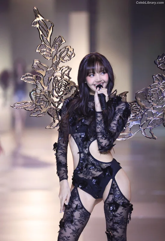 Lisa  BLΛƆKPIИK (Blackpink) photo 12 of 6190