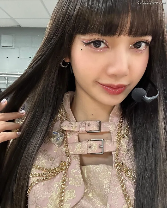 Lisa  BLΛƆKPIИK (Blackpink) photo 21 of 6190