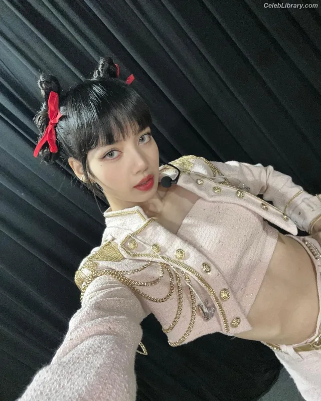 Lisa  BLΛƆKPIИK (Blackpink) photo 24 of 6190