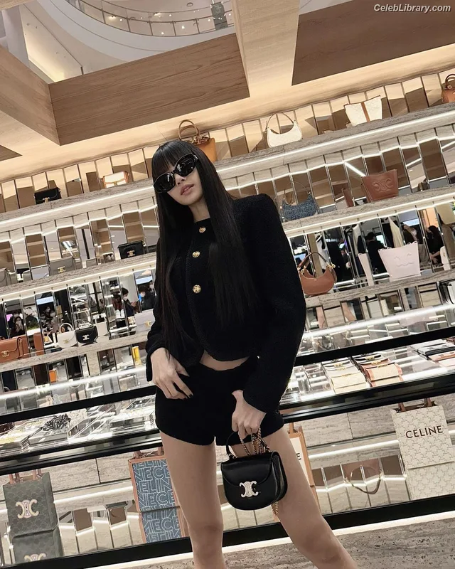 Lisa  BLΛƆKPIИK (Blackpink) photo 3 of 6190