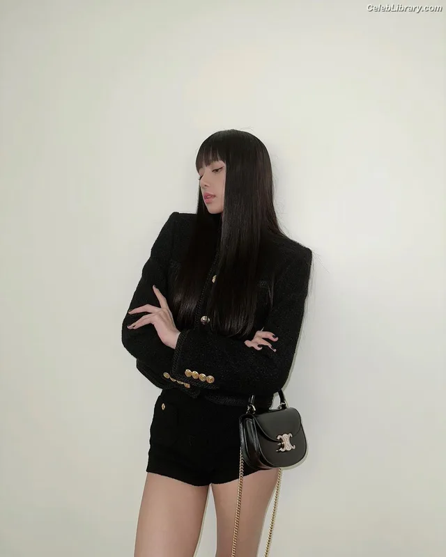 Lisa  BLΛƆKPIИK (Blackpink) photo 4 of 6190