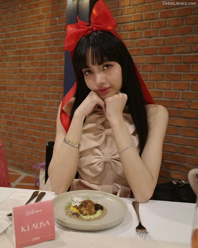 Lisa  BLΛƆKPIИK (Blackpink) photo 19 of 6190