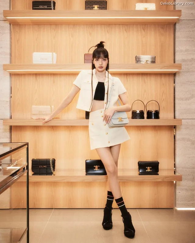 Lisa  BLΛƆKPIИK (Blackpink) photo 4 of 6190