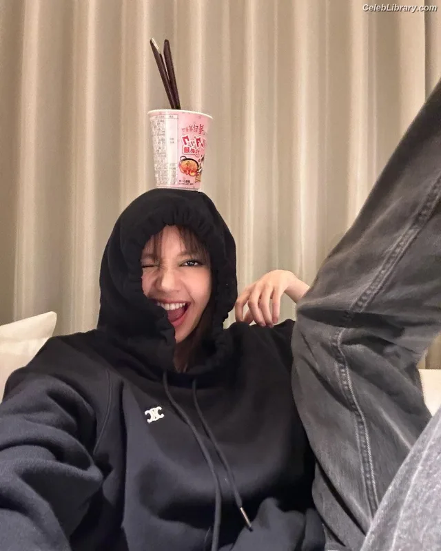 Lisa  BLΛƆKPIИK (Blackpink) photo 6 of 6190