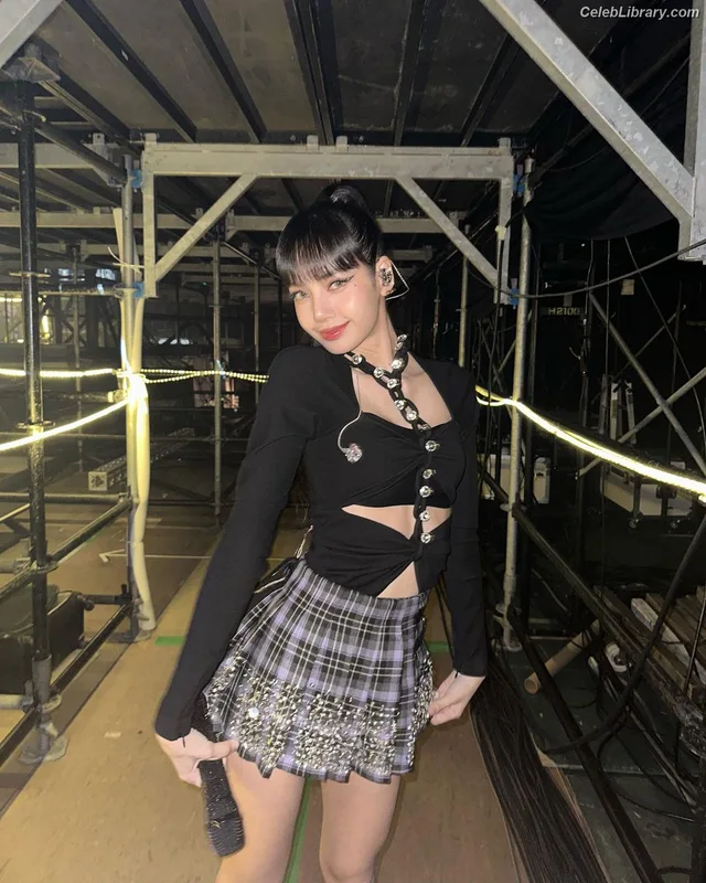 Lisa  BLΛƆKPIИK (Blackpink) photo 8 of 6190