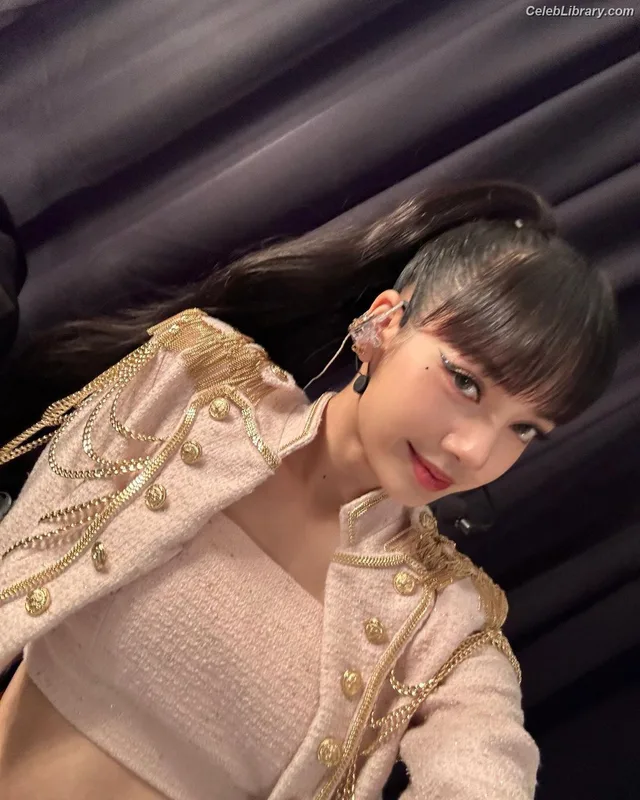 Lisa  BLΛƆKPIИK (Blackpink) photo 10 of 6190