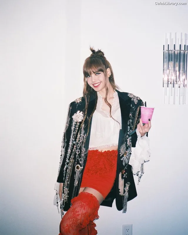 Lisa  BLΛƆKPIИK (Blackpink) photo 1 of 6190