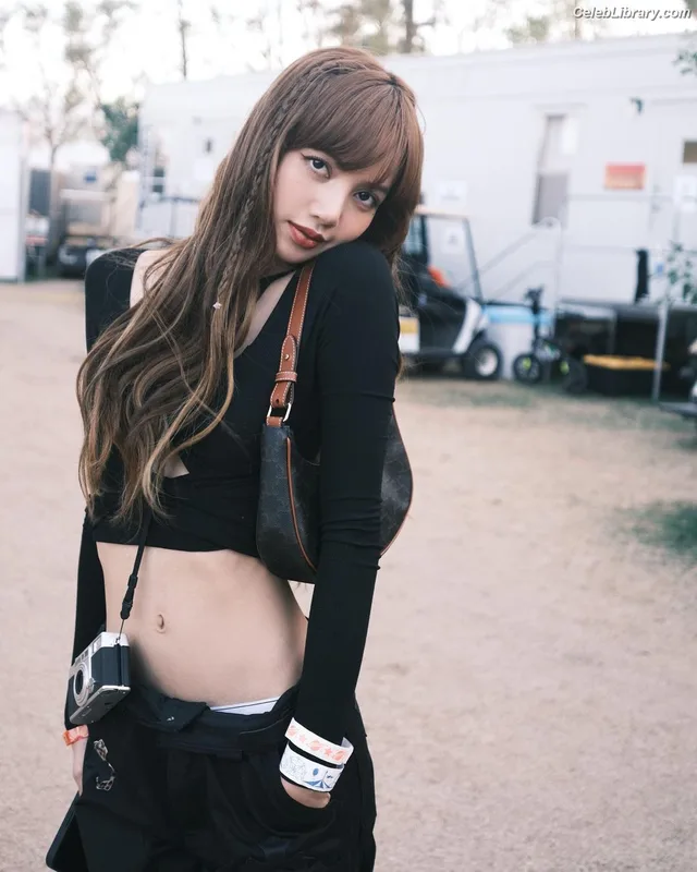 Lisa  BLΛƆKPIИK (Blackpink) photo 11 of 6190
