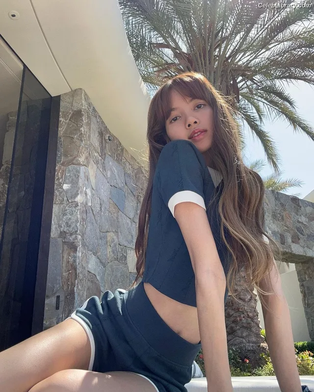 Lisa  BLΛƆKPIИK (Blackpink) photo 14 of 6190