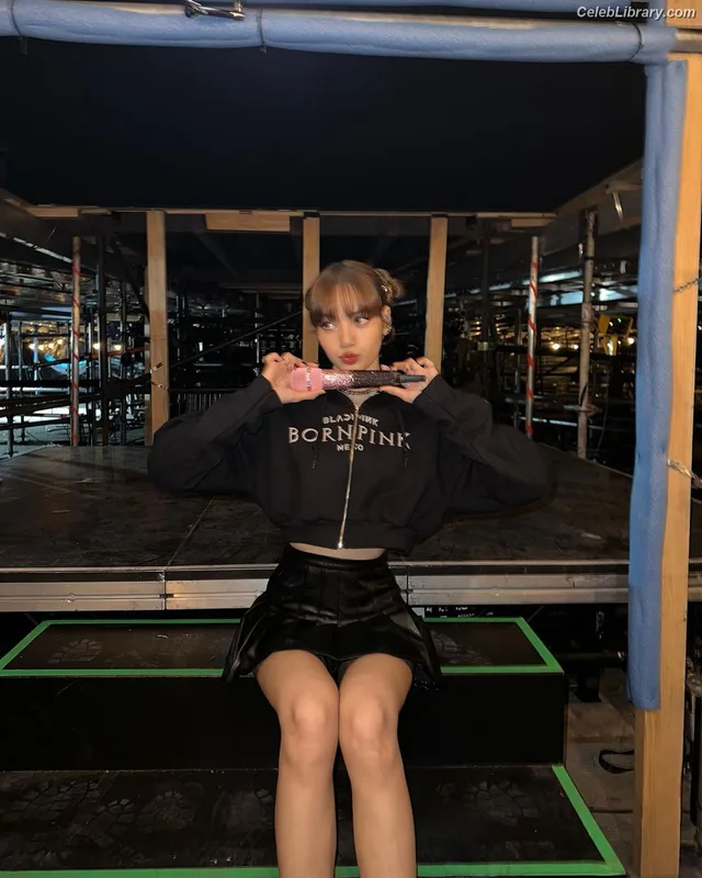 Lisa  BLΛƆKPIИK (Blackpink) photo 2 of 6190