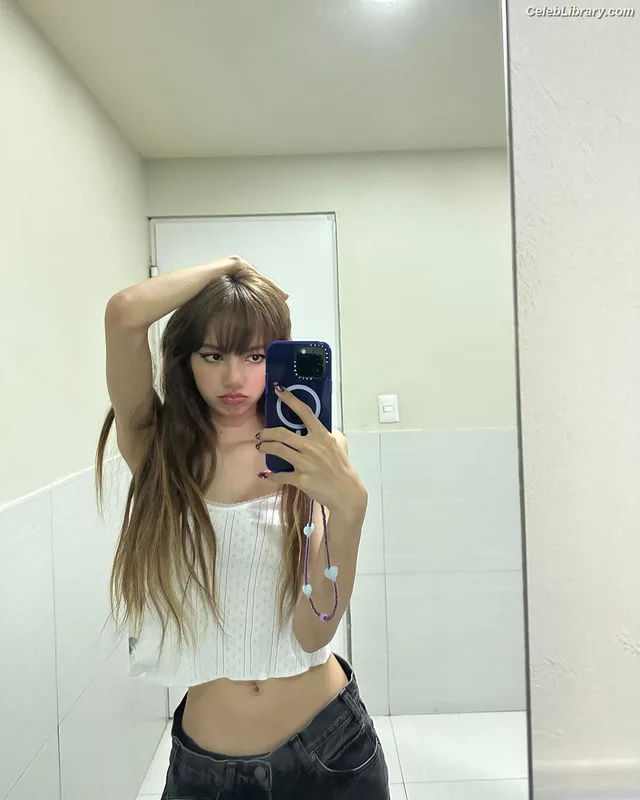 Lisa  BLΛƆKPIИK (Blackpink) photo 3 of 6190