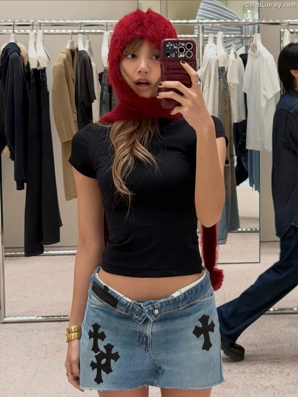 Lisa  BLΛƆKPIИK (Blackpink) photo 10 of 6190