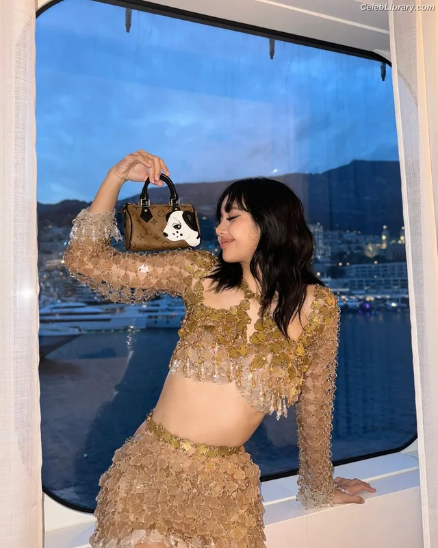 Lisa  BLΛƆKPIИK (Blackpink) photo 1 of 6190