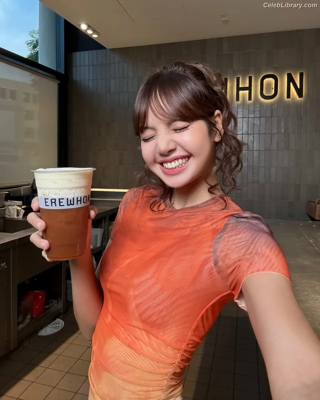 Lisa  BLΛƆKPIИK (Blackpink) photo 17 of 6190