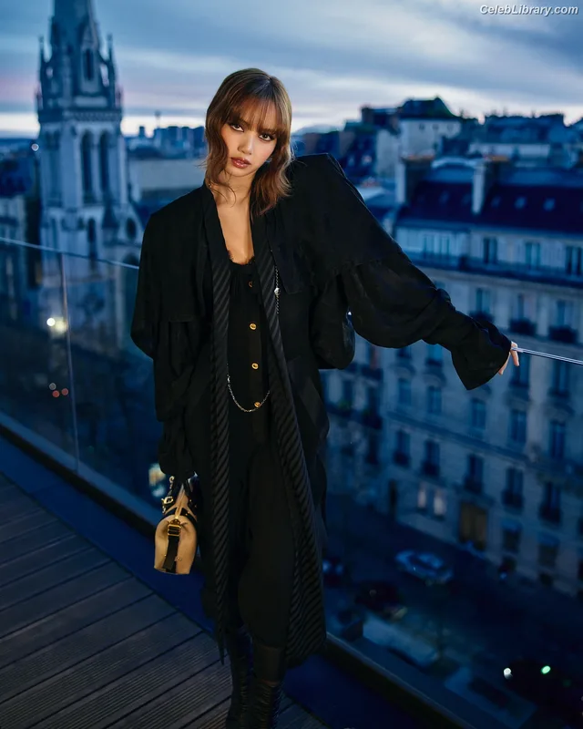 Lisa  BLΛƆKPIИK (Blackpink) photo 7 of 6190