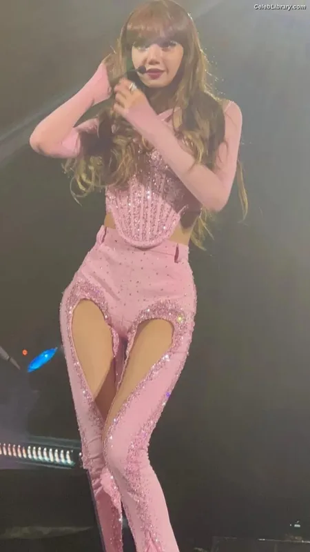 Lisa  BLΛƆKPIИK (Blackpink) photo 18 of 6190