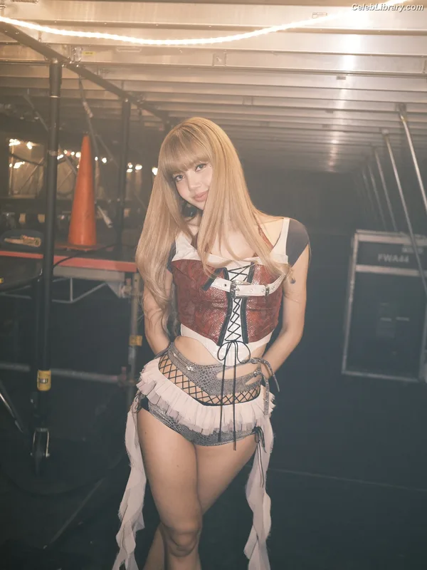 Lisa  BLΛƆKPIИK (Blackpink) photo 4 of 6190