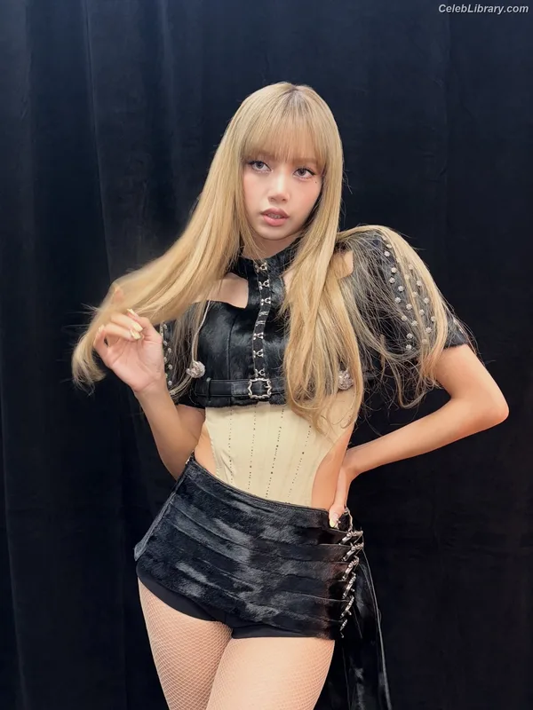 Lisa  BLΛƆKPIИK (Blackpink) photo 10 of 6190