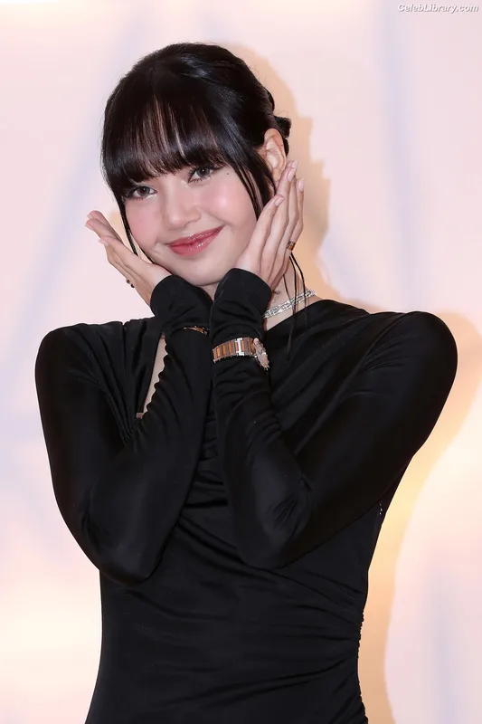 Lisa  BLΛƆKPIИK (Blackpink) photo 5 of 6190