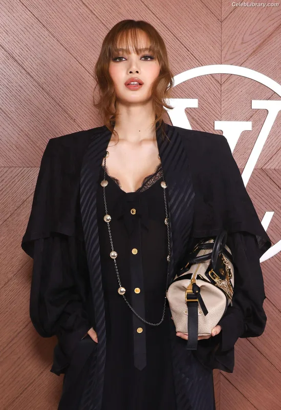 Lisa BLΛƆKPIИK (Blackpink) photo 10 of 6190